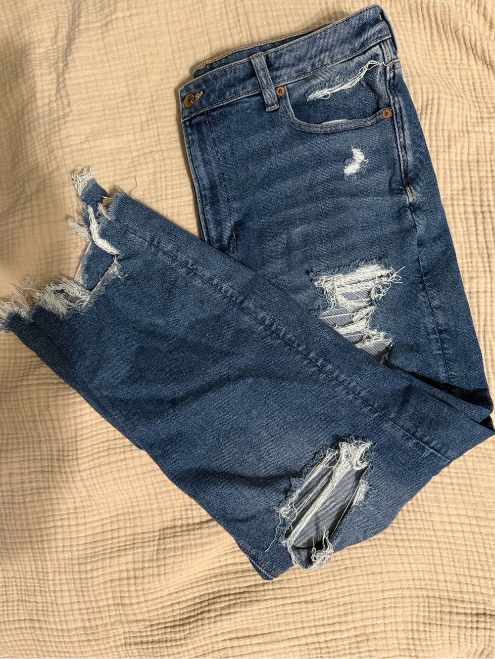 American Eagle Outfitters Distressed Straight Leg Jeans in Dark Blue